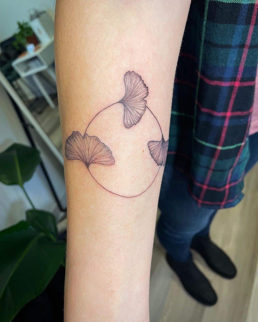 30 Minimalist Geometric Tattoos by Laura Martinez  TattooAdore